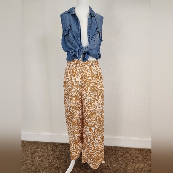 Christian Siriano Pants - 100% Linen Wide Leg Cropped Pants by Christian Siriano size Medium